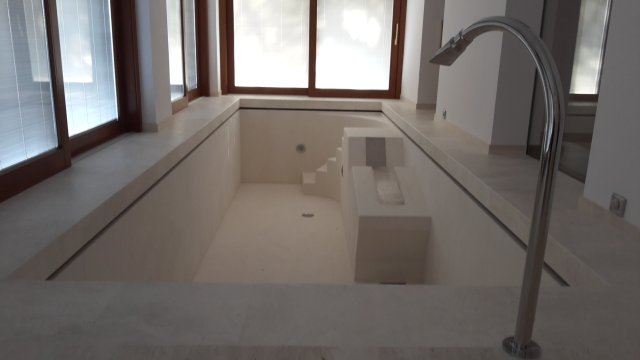 Piscina idromassaggio con funzioni spa - abitazione privata